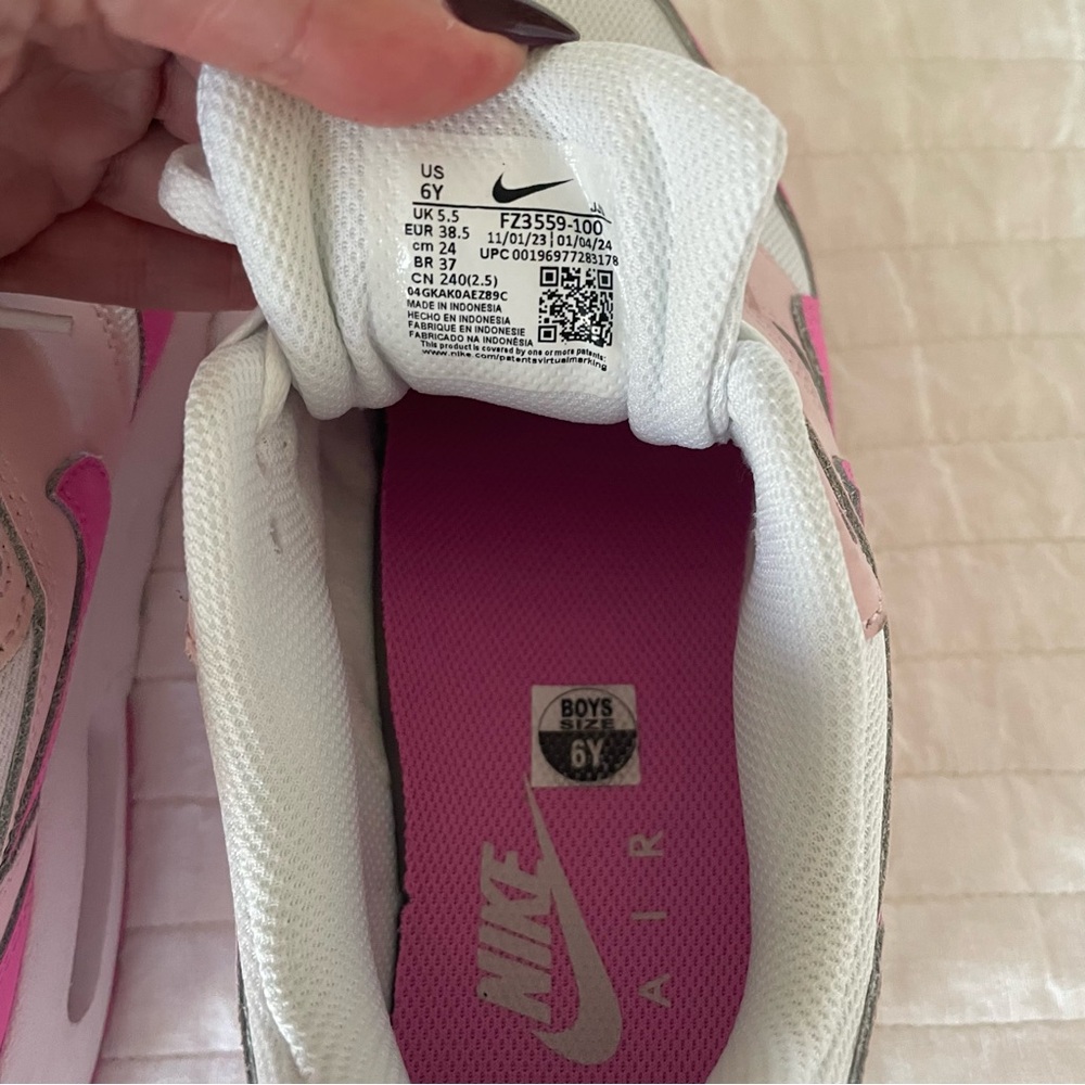 Nike Air Pink and White Kids' Sneakers 6Y - Picture 6 of 7